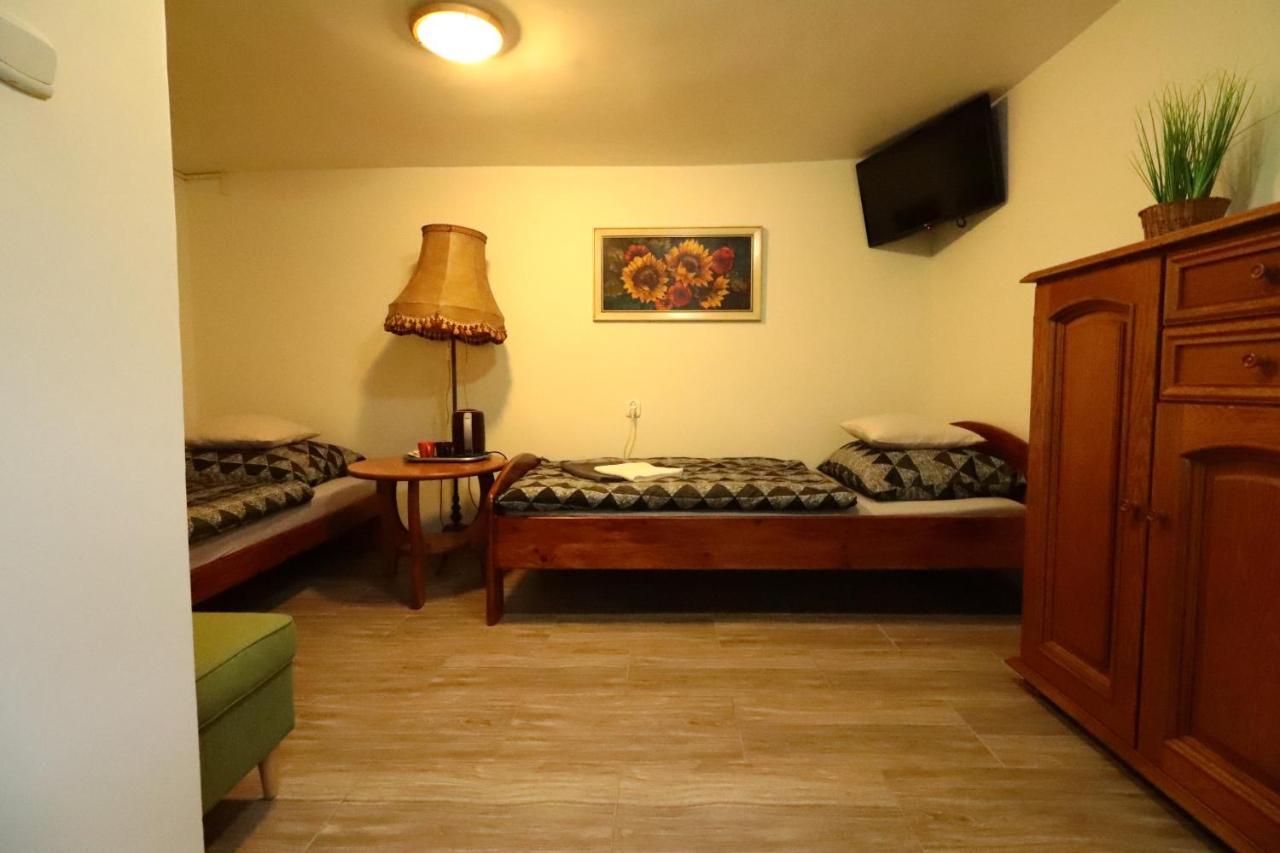 Karczma Pod Jesionem Hotel Brdow Eksteriør billede